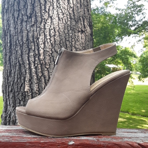 Chinese Laundry Shoes - {Chinese Laundry} Wedges